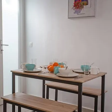 Holiday home Whitehomes1 *
